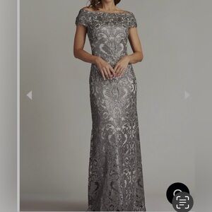 Tadashi Shoji Odette Off-Shoulder Sequin Mesh Column Gown Size 18